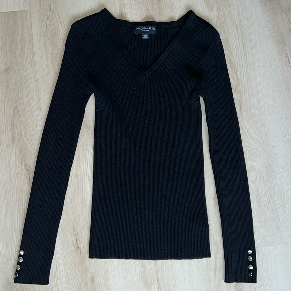 Black V- neck long sleeve top